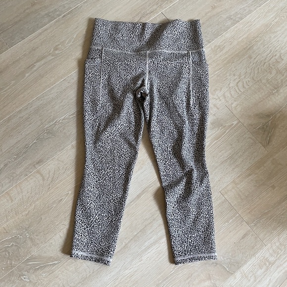 Athleta Salutation Stash II Textured Tight - Picture 2 of 6